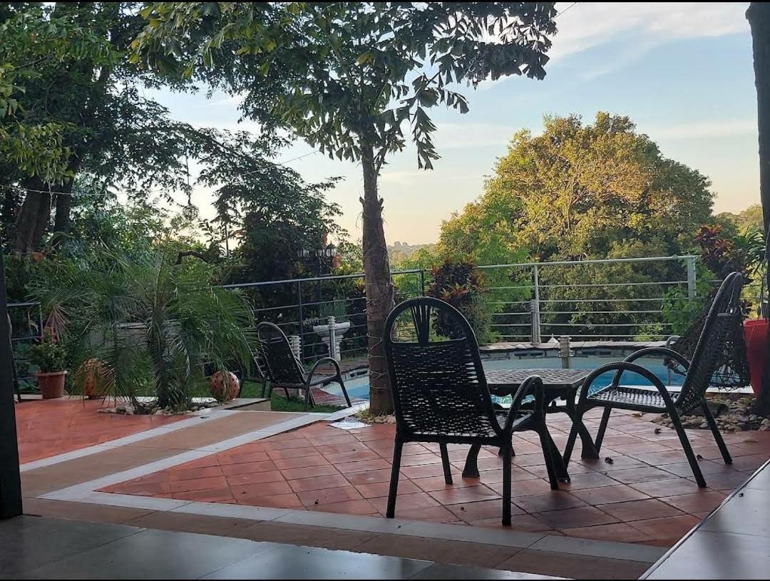 Los Monges Aparthotel Ciudad del Este Esterno foto